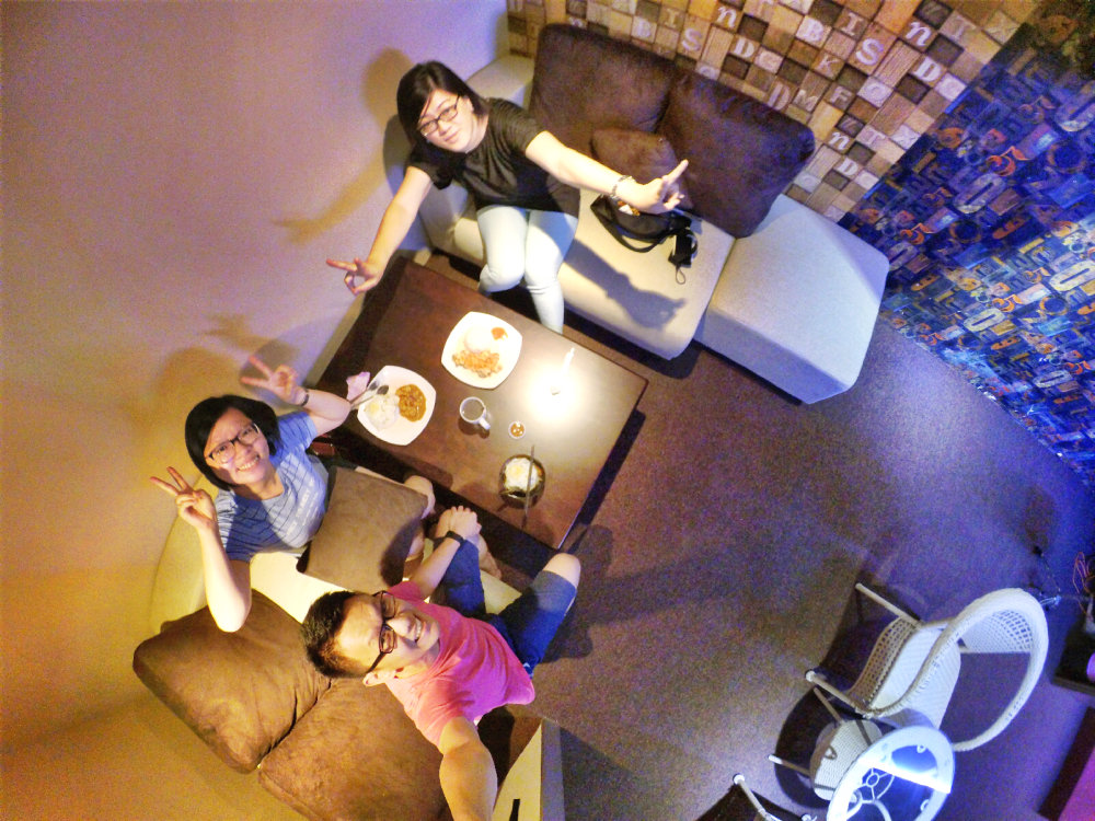 raymond-ong-and-effye-ang-having-lunch-with-fanny-hau-at-batu-pahat-%e5%b9%95%e5%90%8e%e4%ba%ba%e9%a4%90%e5%8e%85-effye-media-batu-pahat-online-advertising-web-development-media-education-a02