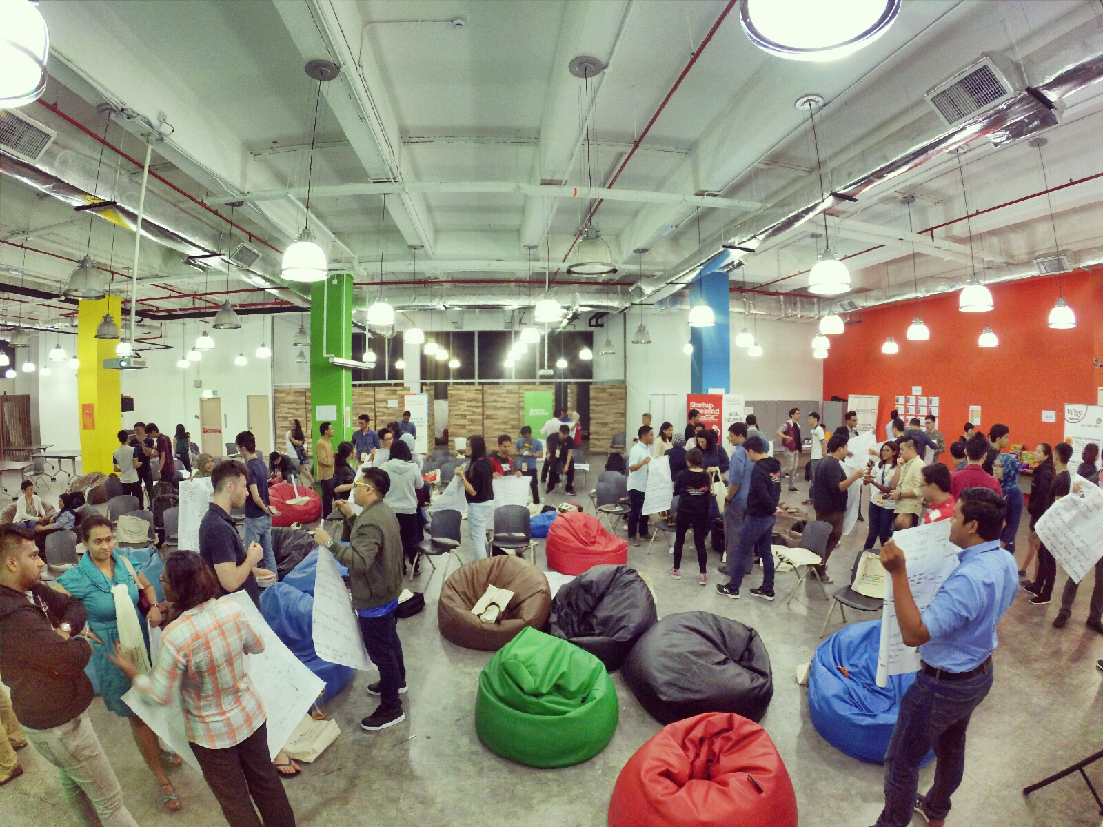 startup-weekend-at-magic-cyberjaya-malaysia-powered-by-google-for-entrepreneurs-social-enterprise-edition-raymond-ong-and-effye-ang-effye-media-online-advertising-a21