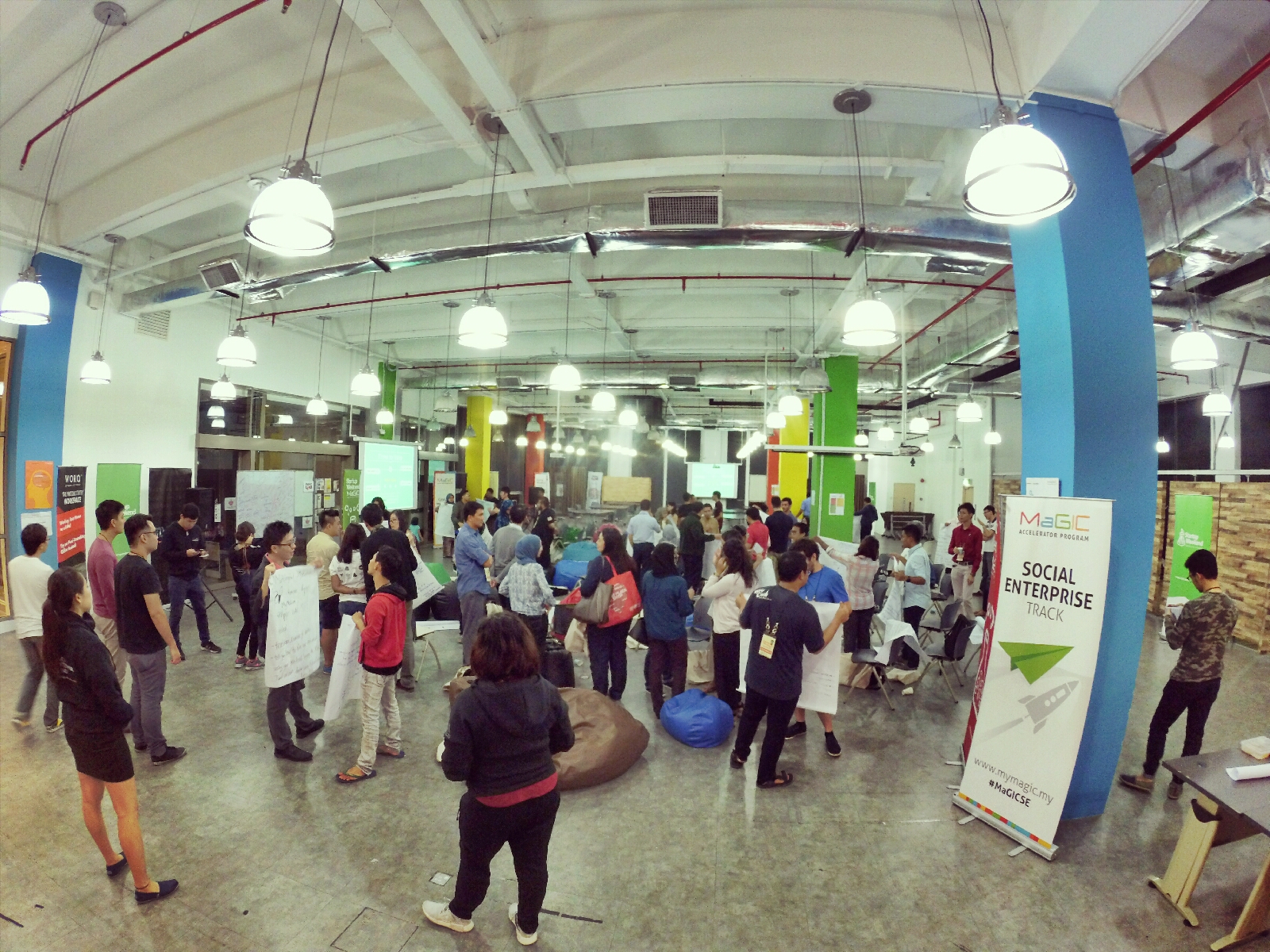 startup-weekend-at-magic-cyberjaya-malaysia-powered-by-google-for-entrepreneurs-social-enterprise-edition-raymond-ong-and-effye-ang-effye-media-online-advertising-a24