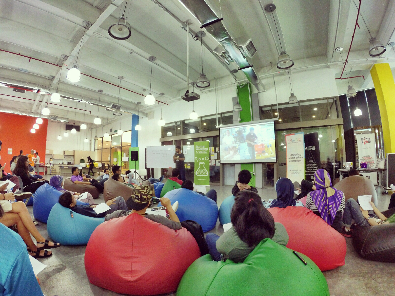 startup-weekend-at-magic-cyberjaya-malaysia-powered-by-google-for-entrepreneurs-social-enterprise-edition-raymond-ong-and-effye-ang-effye-media-online-advertising-a29