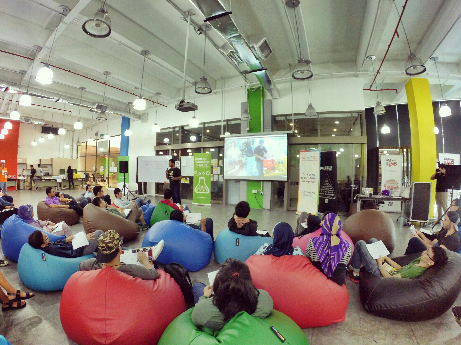 startup-weekend-at-magic-cyberjaya-malaysia-powered-by-google-for-entrepreneurs-social-enterprise-edition-raymond-ong-and-effye-ang-effye-media-online-advertising-a30