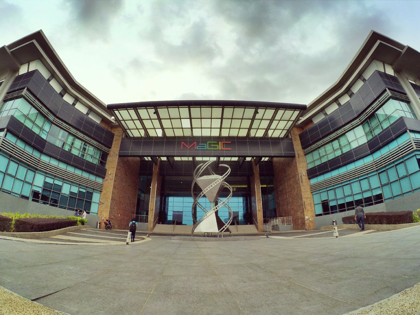 startup-weekend-at-magic-cyberjaya-malaysia-powered-by-google-for-entrepreneurs-social-enterprise-edition-raymond-ong-and-effye-ang-effye-media-online-advertising-a38