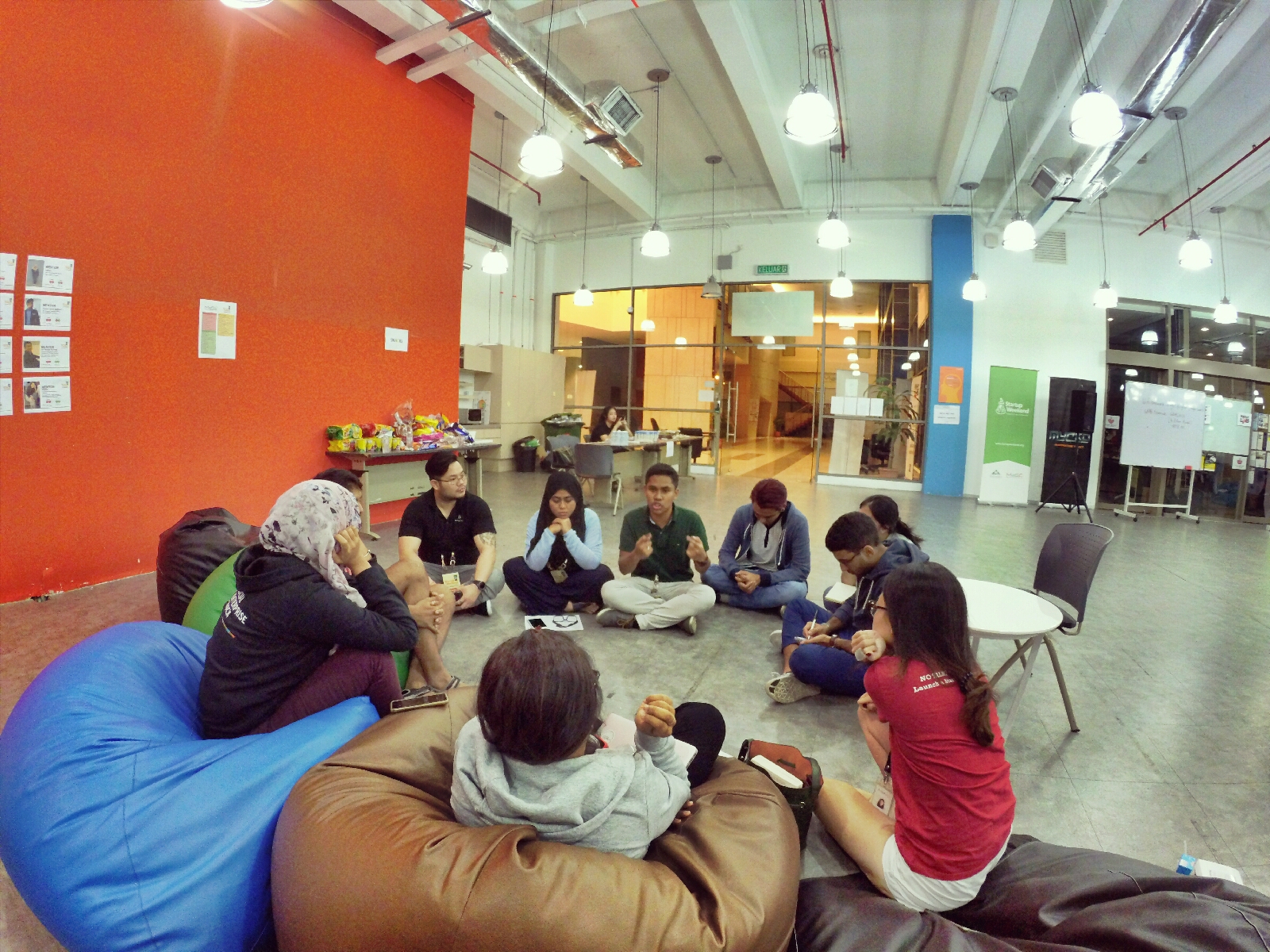 startup-weekend-at-magic-cyberjaya-malaysia-powered-by-google-for-entrepreneurs-social-enterprise-edition-raymond-ong-and-effye-ang-effye-media-online-advertising-a39