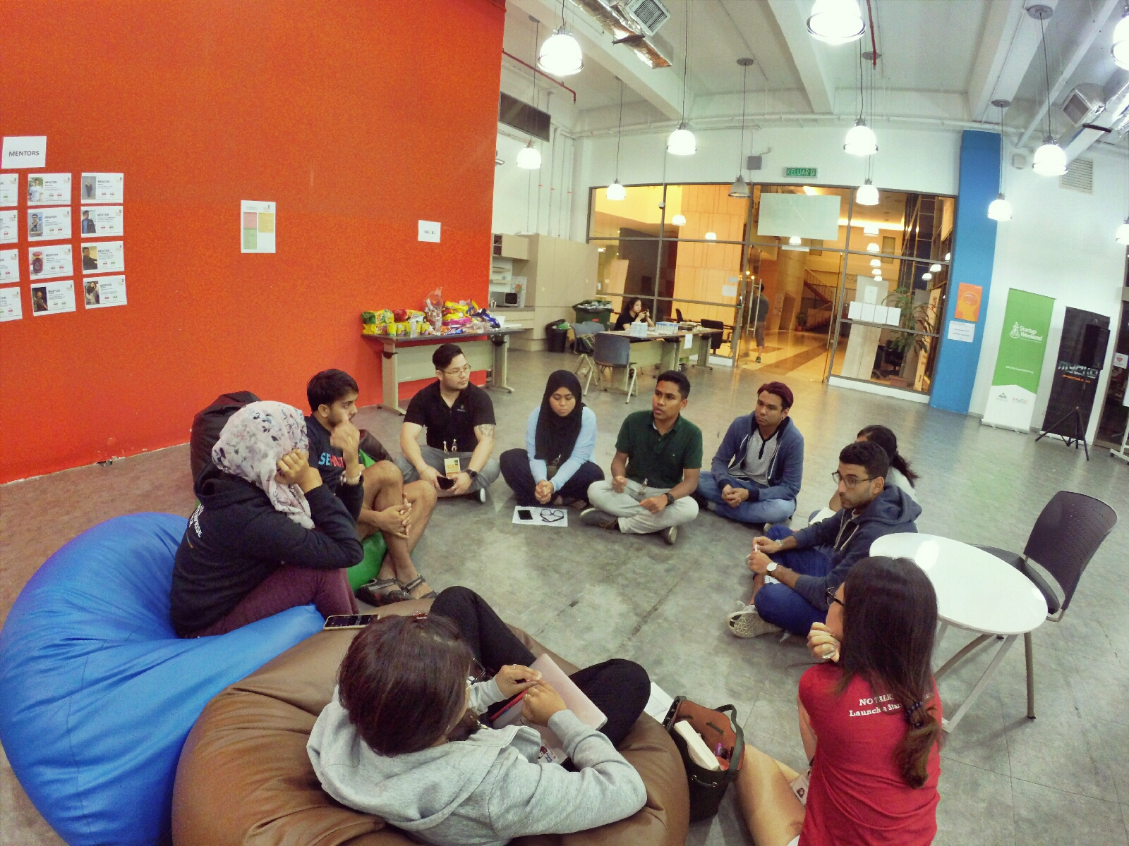 startup-weekend-at-magic-cyberjaya-malaysia-powered-by-google-for-entrepreneurs-social-enterprise-edition-raymond-ong-and-effye-ang-effye-media-online-advertising-a40