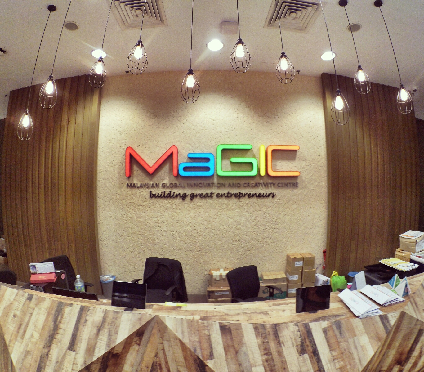 startup-weekend-at-magic-cyberjaya-malaysia-powered-by-google-for-entrepreneurs-social-enterprise-edition-raymond-ong-and-effye-ang-effye-media-online-advertising-a85