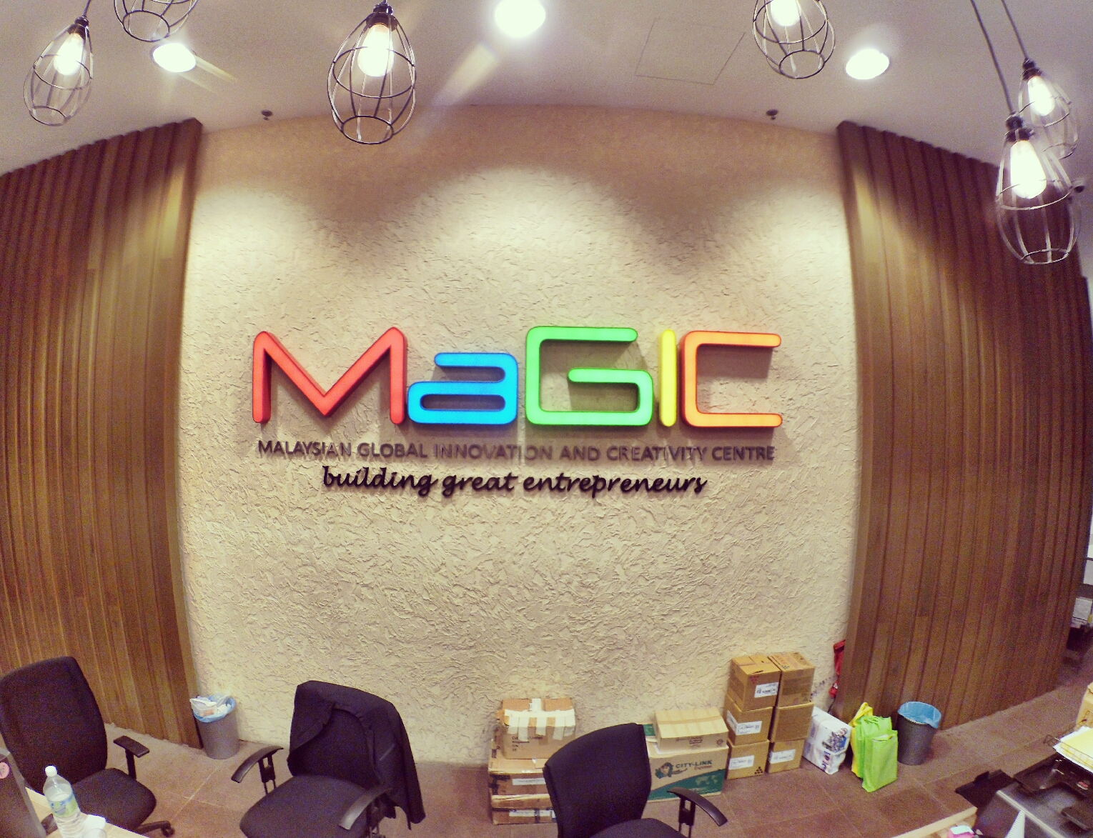 startup-weekend-at-magic-cyberjaya-malaysia-powered-by-google-for-entrepreneurs-social-enterprise-edition-raymond-ong-and-effye-ang-effye-media-online-advertising-a86