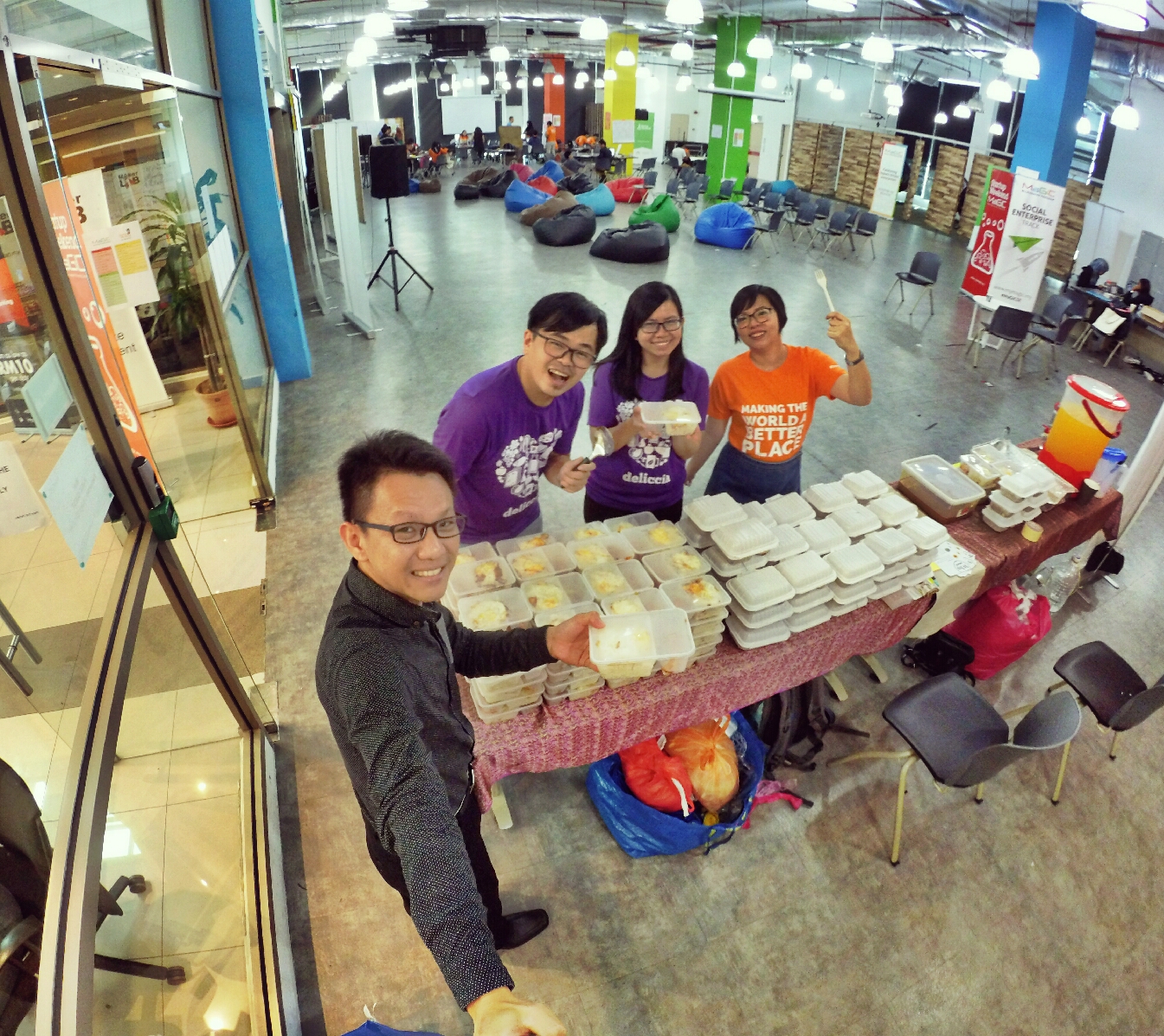 startup-weekend-at-magic-cyberjaya-malaysia-powered-by-google-for-entrepreneurs-social-enterprise-edition-raymond-ong-and-effye-ang-effye-media-online-advertising-b04