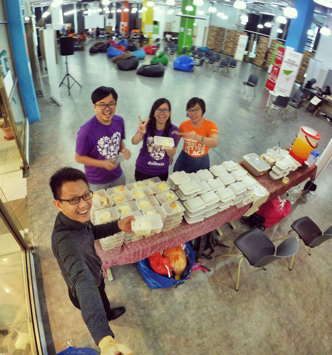 startup-weekend-at-magic-cyberjaya-malaysia-powered-by-google-for-entrepreneurs-social-enterprise-edition-raymond-ong-and-effye-ang-effye-media-online-advertising-b05