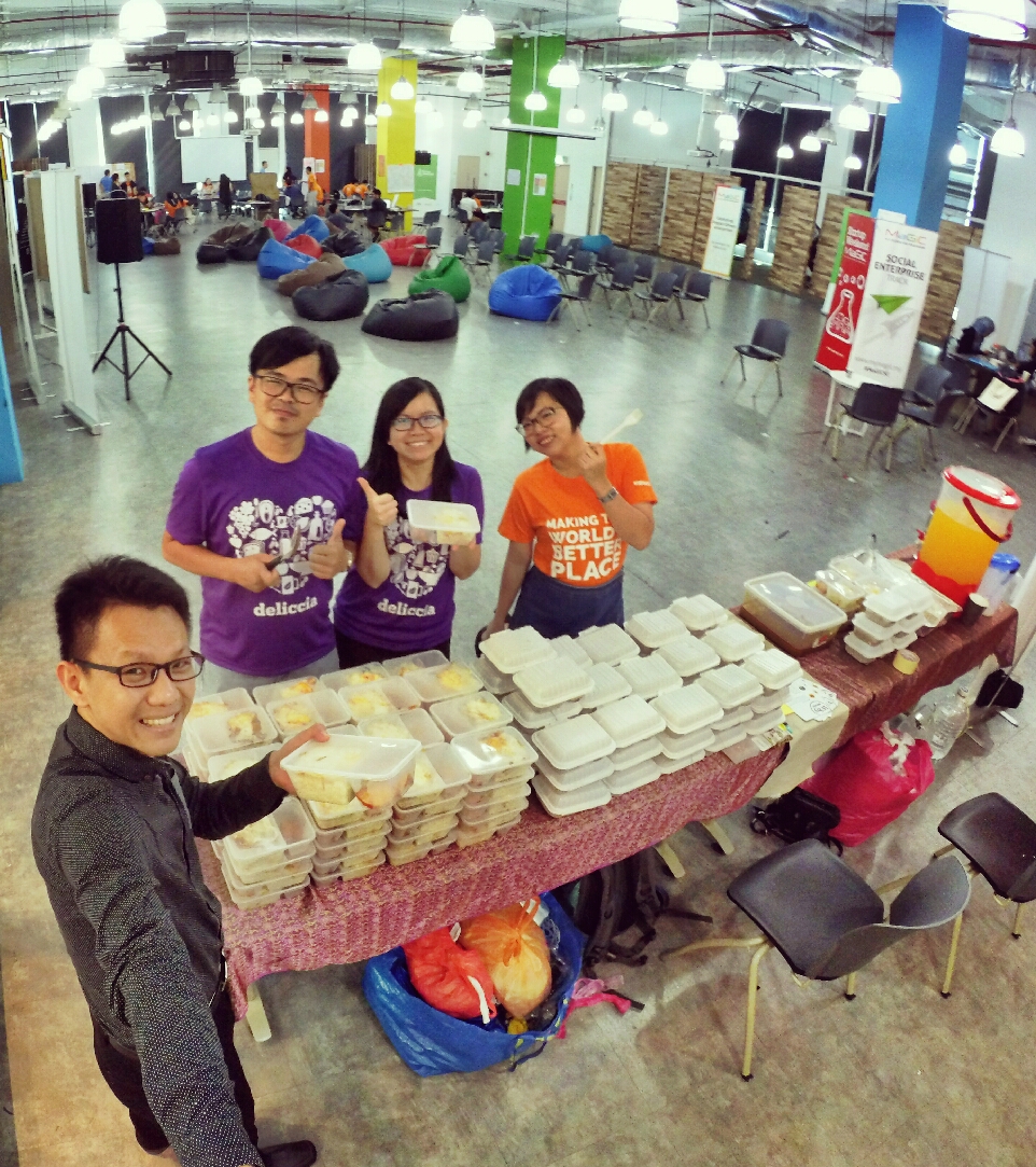 startup-weekend-at-magic-cyberjaya-malaysia-powered-by-google-for-entrepreneurs-social-enterprise-edition-raymond-ong-and-effye-ang-effye-media-online-advertising-b06