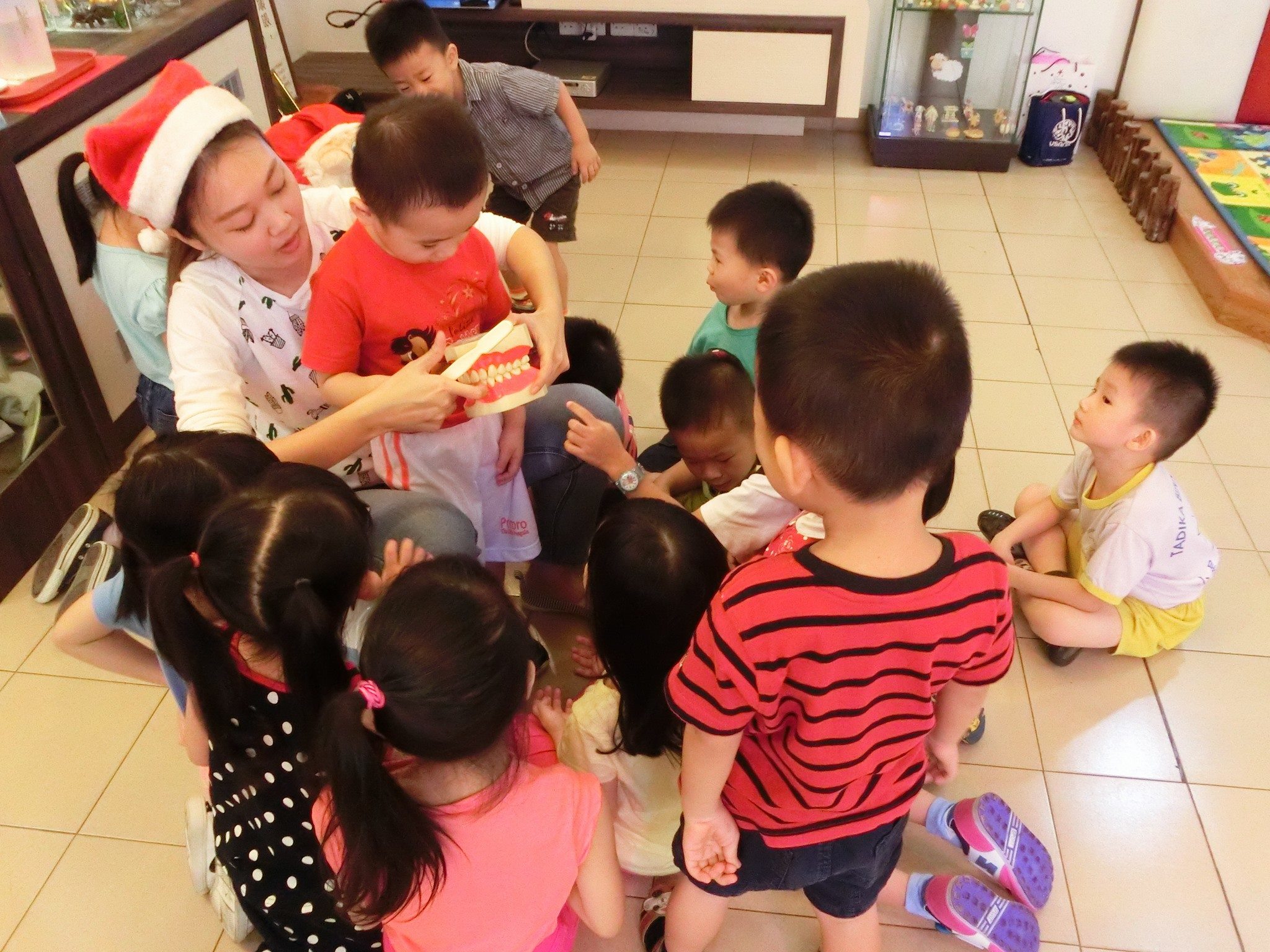 brushing-teeth-method-kids-camp-child-oral-health-care-demo-kindergarten-%e5%88%b7%e7%89%99-%e6%96%b9%e6%b3%95-%e5%8f%a3%e8%85%94%e4%bf%9d%e5%81%a5-%e5%84%bf%e7%ab%a5%e4%bf%9d%e5%81%a5%e8%90%a5