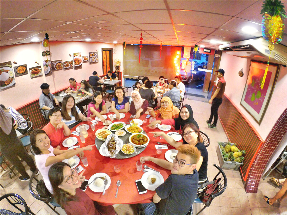 chinese-new-year-2017-malaysia-johor-batu-pahat-family-care-dental-surgery-dental-care-new-year-startup-dinner-at-daddy-village-raymond-ong-effye-ang-effye-media-online-advertising-web-dev-a03