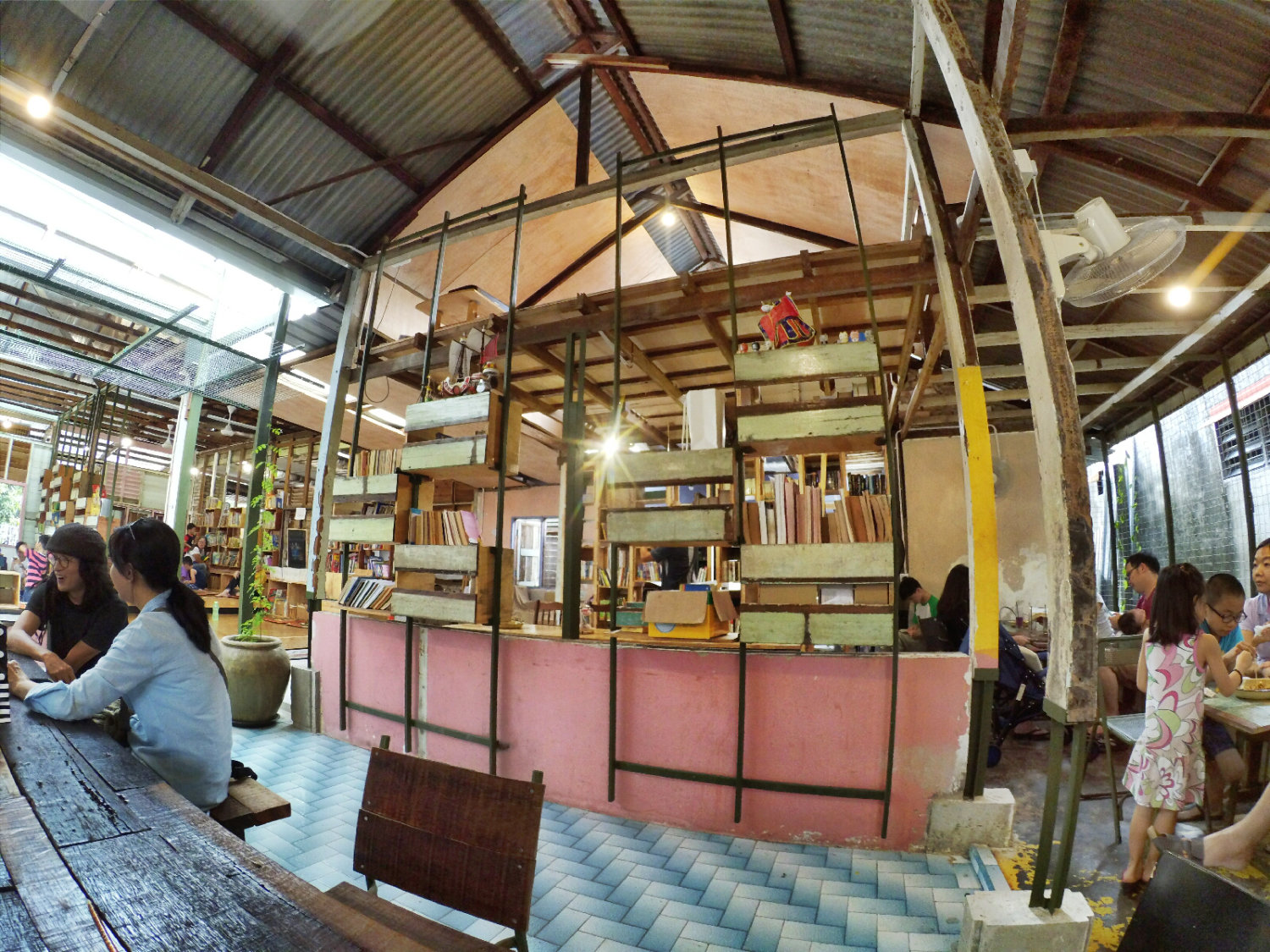 长颈鹿图书馆 蕉赖 雪兰莪 马来西亚 文艺咖啡厅图书馆 Little Giraffe Book Club Balakong 43200 Batu 9 Cheras Selangor Malaysia Art Cafe Library A12