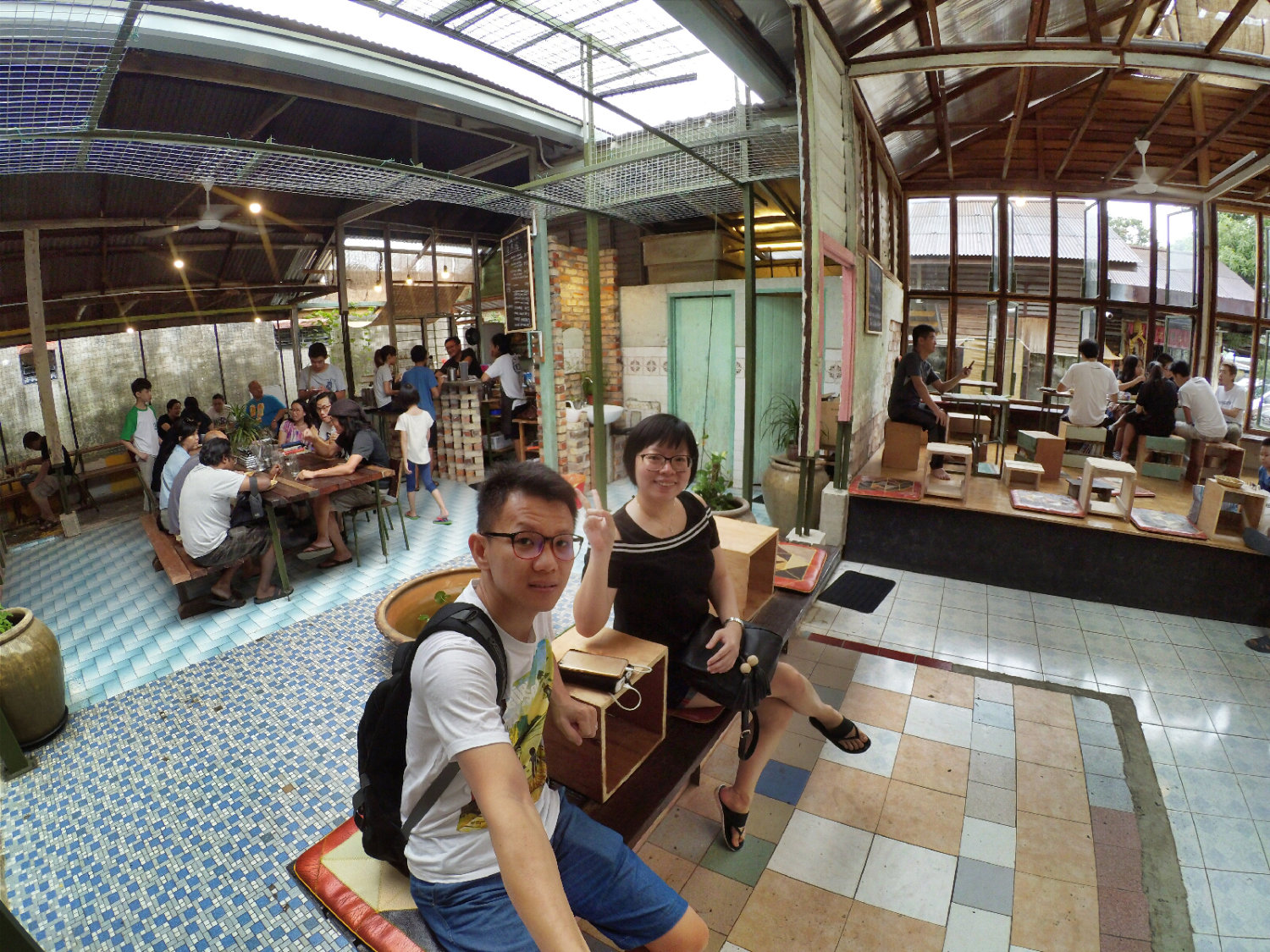 长颈鹿图书馆 蕉赖 雪兰莪 马来西亚 文艺咖啡厅图书馆 Little Giraffe Book Club Balakong 43200 Batu 9 Cheras Selangor Malaysia Art Cafe Library A16