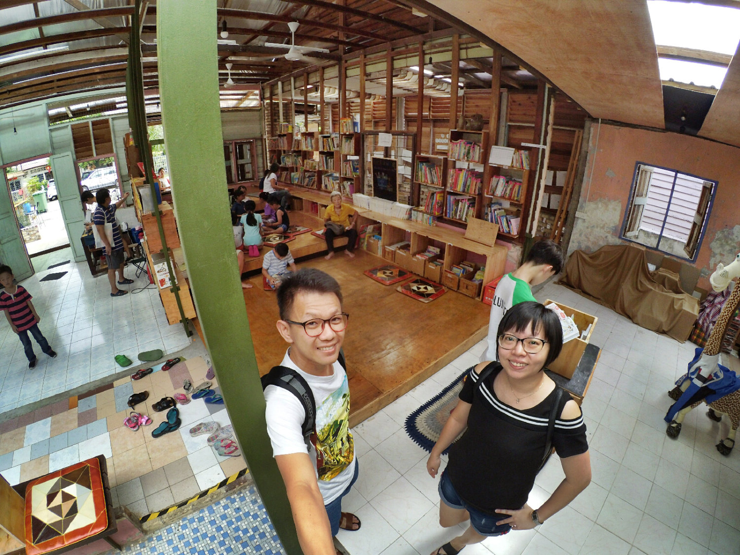 长颈鹿图书馆 蕉赖 雪兰莪 马来西亚 文艺咖啡厅图书馆 Little Giraffe Book Club Balakong 43200 Batu 9 Cheras Selangor Malaysia Art Cafe Library A18