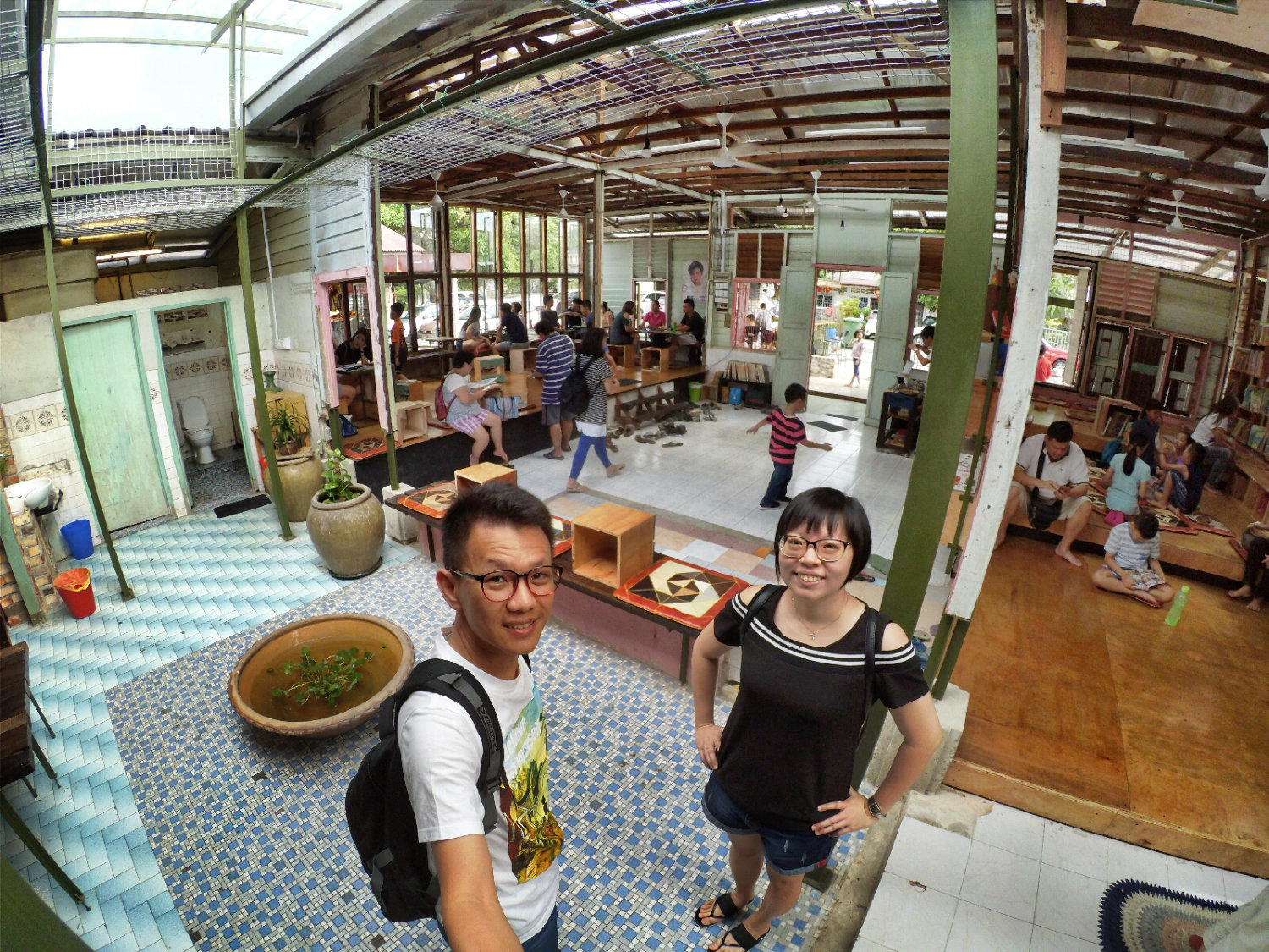 长颈鹿图书馆 蕉赖 雪兰莪 马来西亚 文艺咖啡厅图书馆 Little Giraffe Book Club Balakong 43200 Batu 9 Cheras Selangor Malaysia Art Cafe Library A19