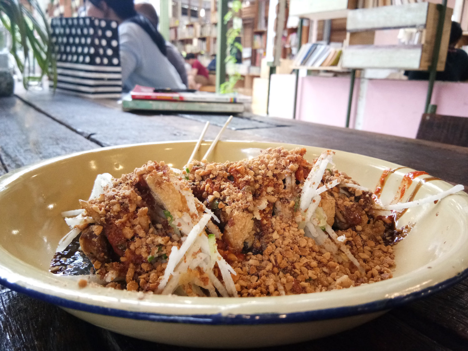 长颈鹿图书馆 蕉赖 雪兰莪 马来西亚 文艺咖啡厅图书馆 Little Giraffe Book Club Balakong 43200 Batu 9 Cheras Selangor Malaysia Art Cafe Library A21