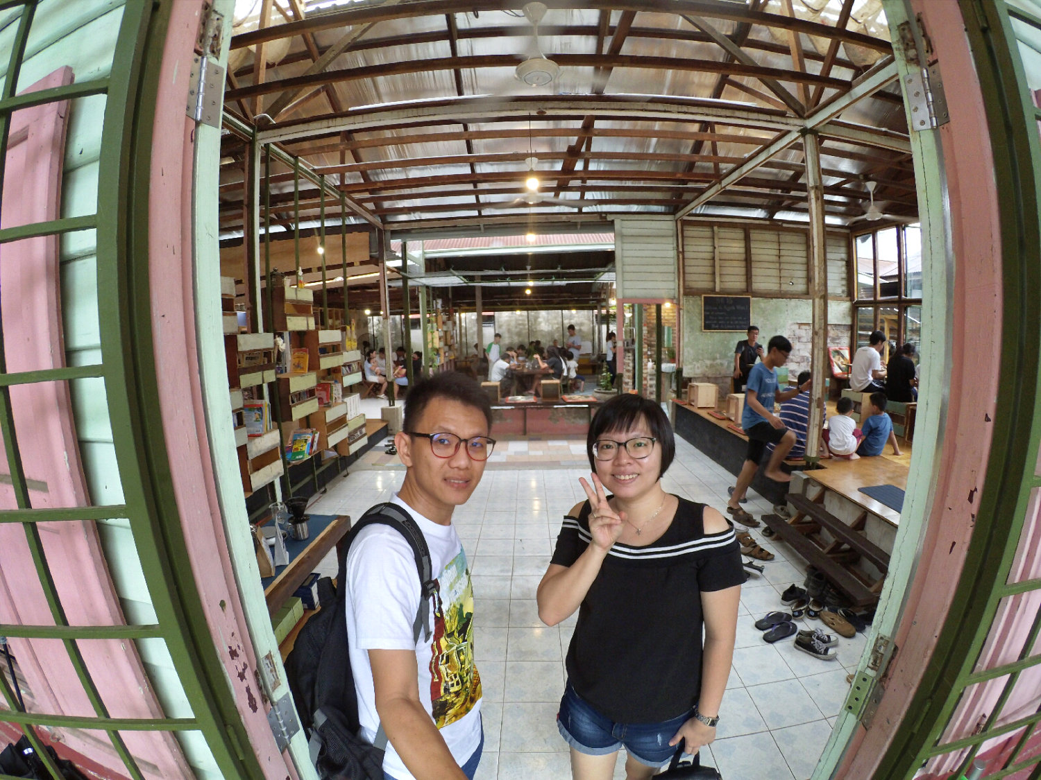 长颈鹿图书馆 蕉赖 雪兰莪 马来西亚 文艺咖啡厅图书馆 Little Giraffe Book Club Balakong 43200 Batu 9 Cheras Selangor Malaysia Art Cafe Library A08