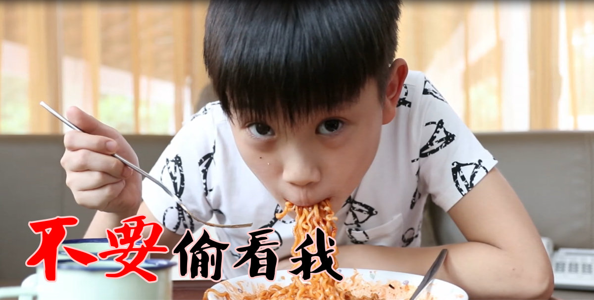 热辣辣 的 韩国拉面挑战 你干嘛 你敢吗 哈哈 Victor Lim Korean Fire Mee Ra Mian Challenge Dare to try A02.jpg