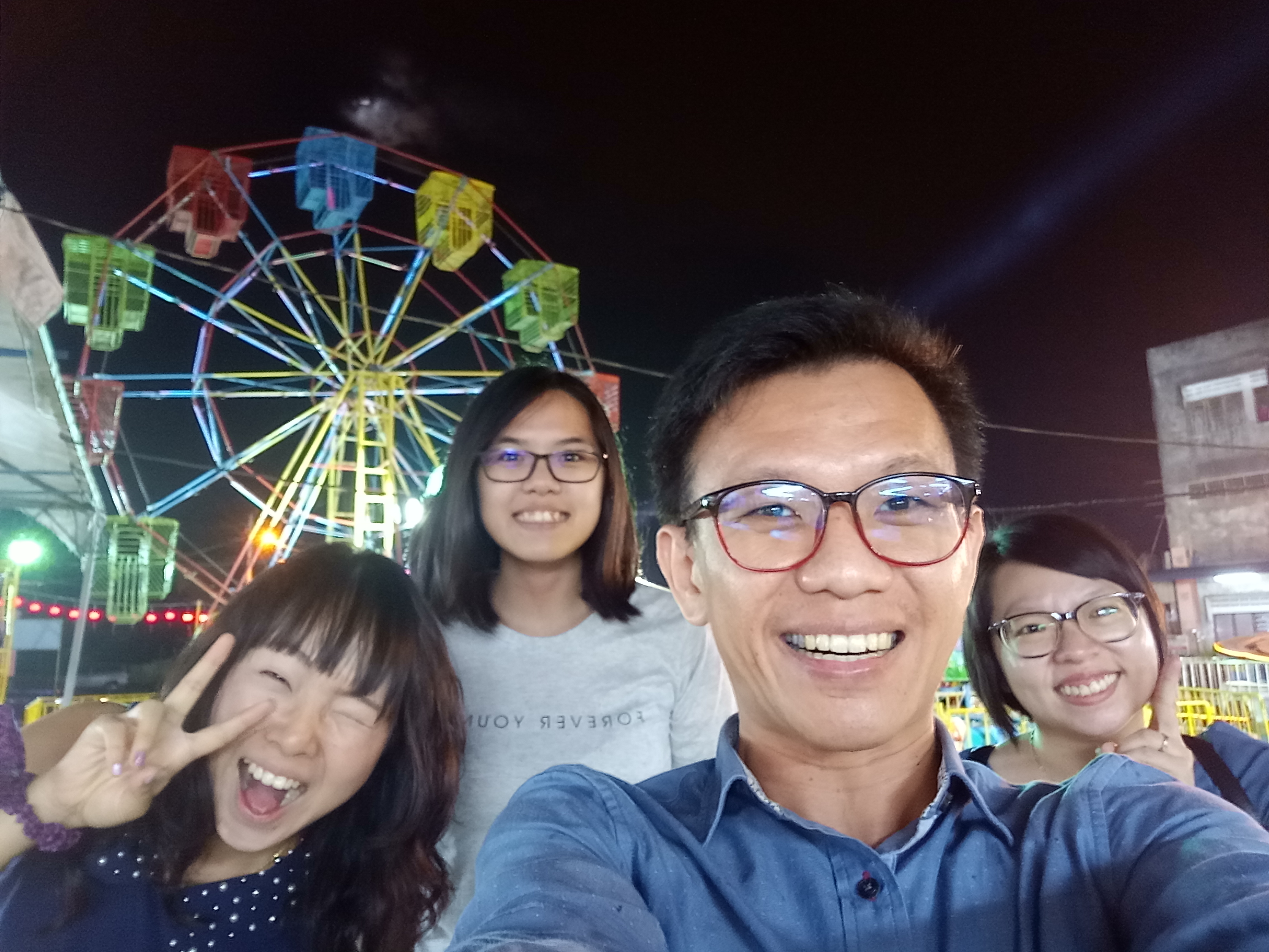 回到童年 回忆 Raymond Ong Effye Ang Sy Yng Pinky Ning Estella Oon Batu Pahat Johor Malaysia Funfair Life Childhood A01