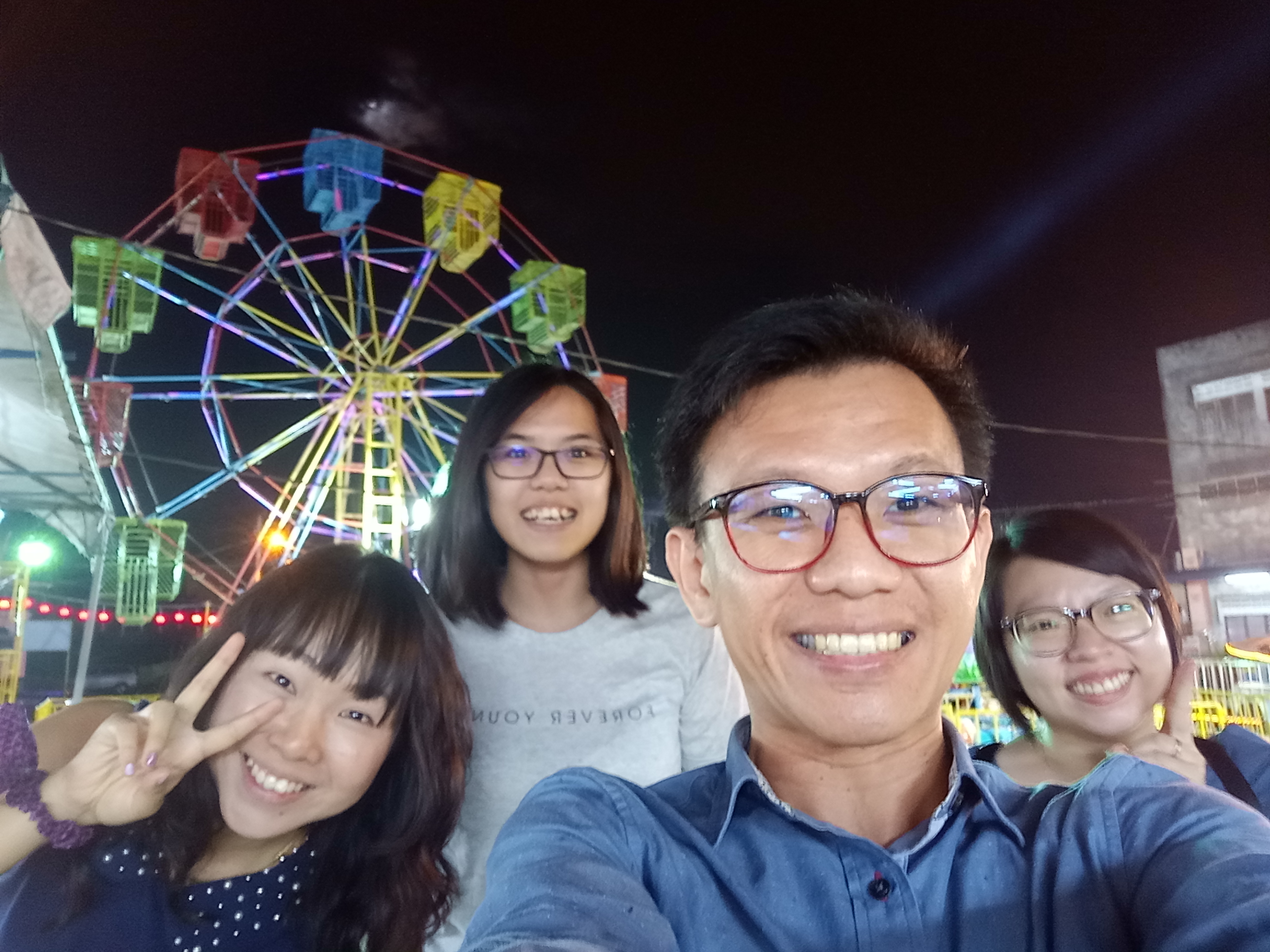 回到童年 回忆 Raymond Ong Effye Ang Sy Yng Pinky Ning Estella Oon Batu Pahat Johor Malaysia Funfair Life Childhood A02