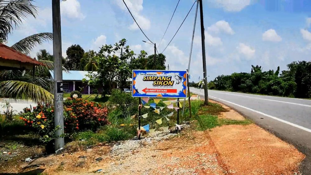 Kolam Memancing Simpang Sikon - Kolam Memancing Ikan Parit Raja Batu Pahat Johor Malaysia B02