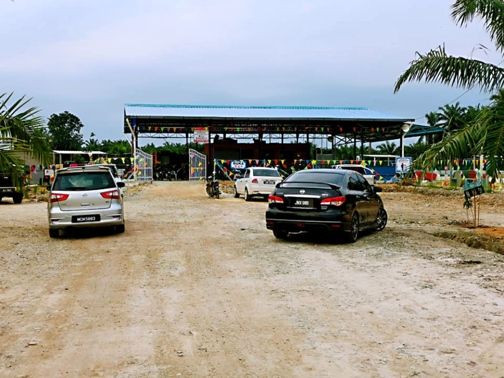 Kolam Memancing Simpang Sikon - Kolam Memancing Ikan Parit Raja Batu Pahat Johor Malaysia B04