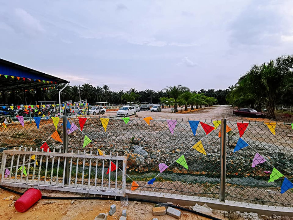 Kolam Memancing Simpang Sikon - Kolam Memancing Ikan Parit Raja Batu Pahat Johor Malaysia B05