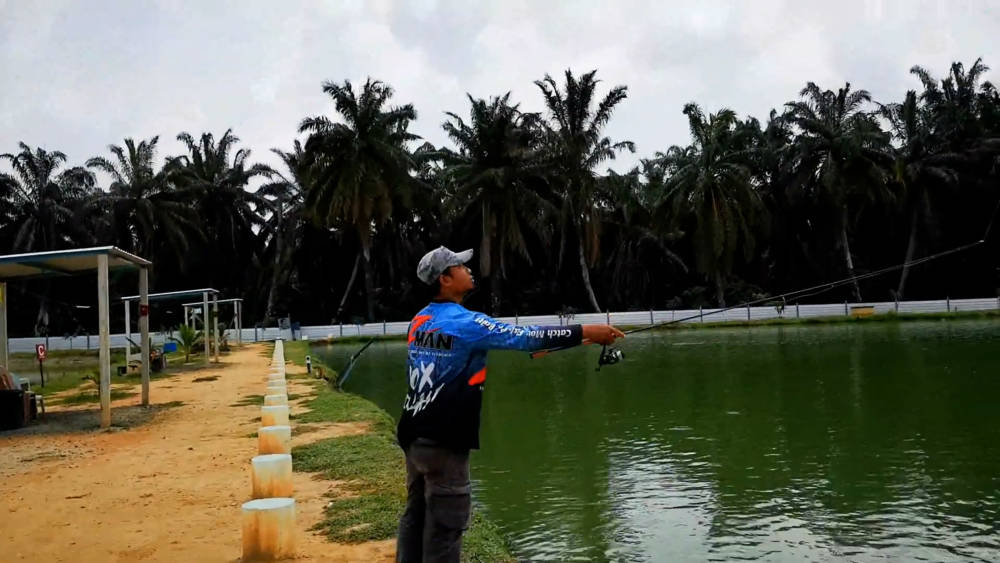 Kolam Memancing Simpang Sikon - Kolam Memancing Ikan Parit Raja Batu Pahat Johor Malaysia B09