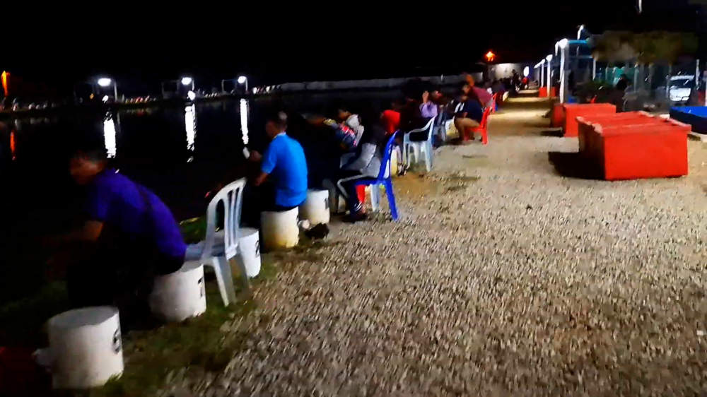 Kolam Memancing Simpang Sikon - Kolam Memancing Ikan Parit Raja Batu Pahat Johor Malaysia B20